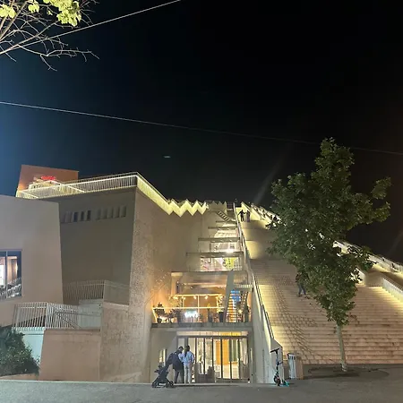 Vila-amo Center *